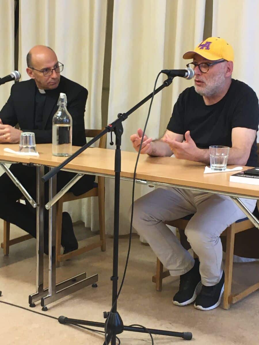 E34D6A70-2E90-4959-82D6-FCC4F4C10ACA